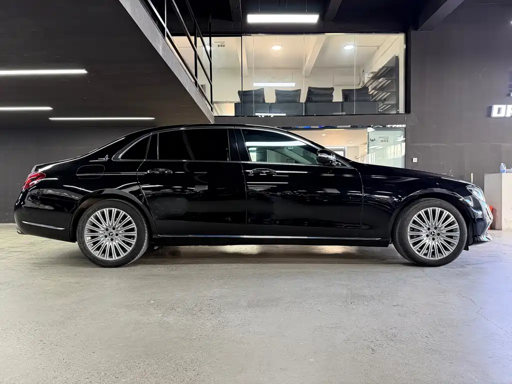 Mercedes-Benz E-Class — миниатюра 11