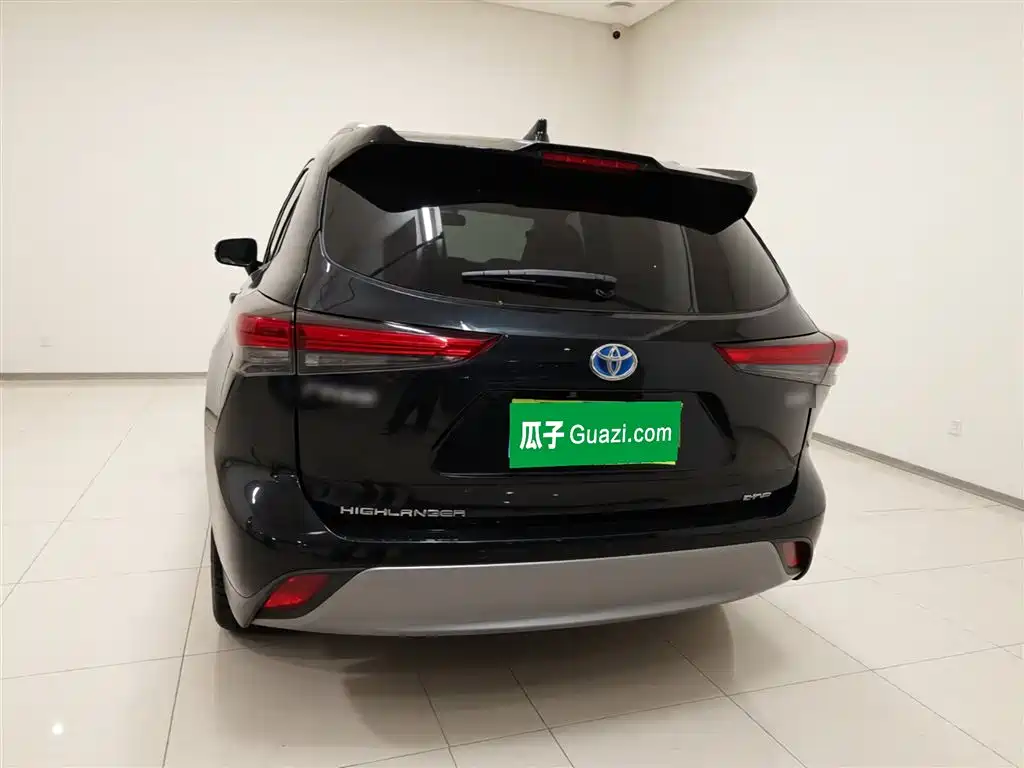 Toyota Highlander 2023 2.5L Luxury 7 мест