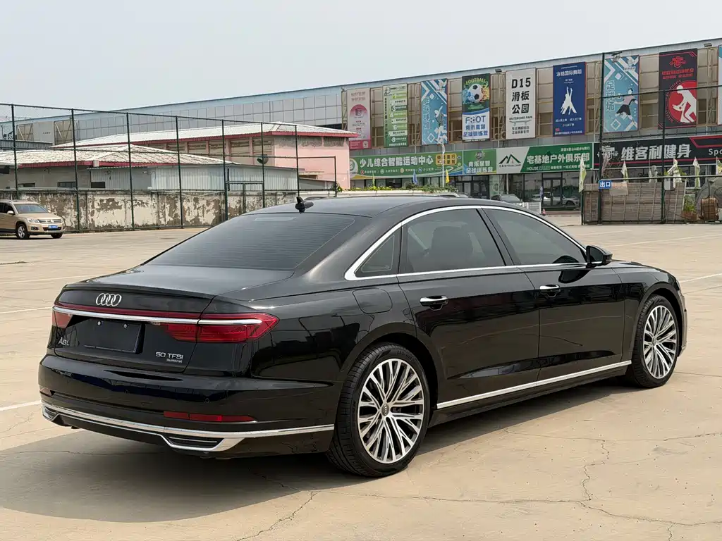 Audi A8 — миниатюра 6