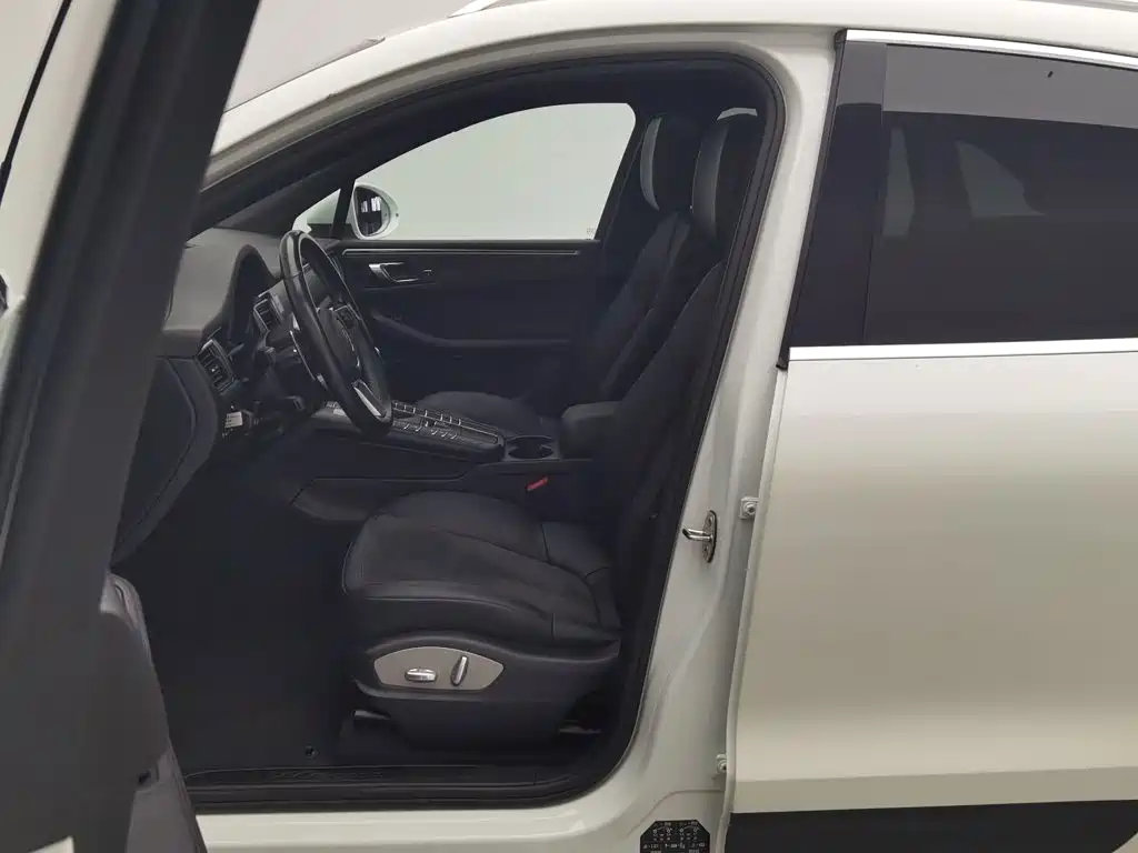 Porsche Macan — миниатюра 10