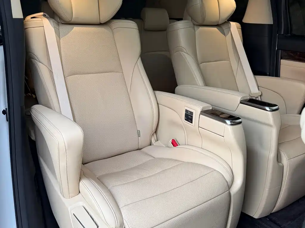 Toyota Alphard — миниатюра 16