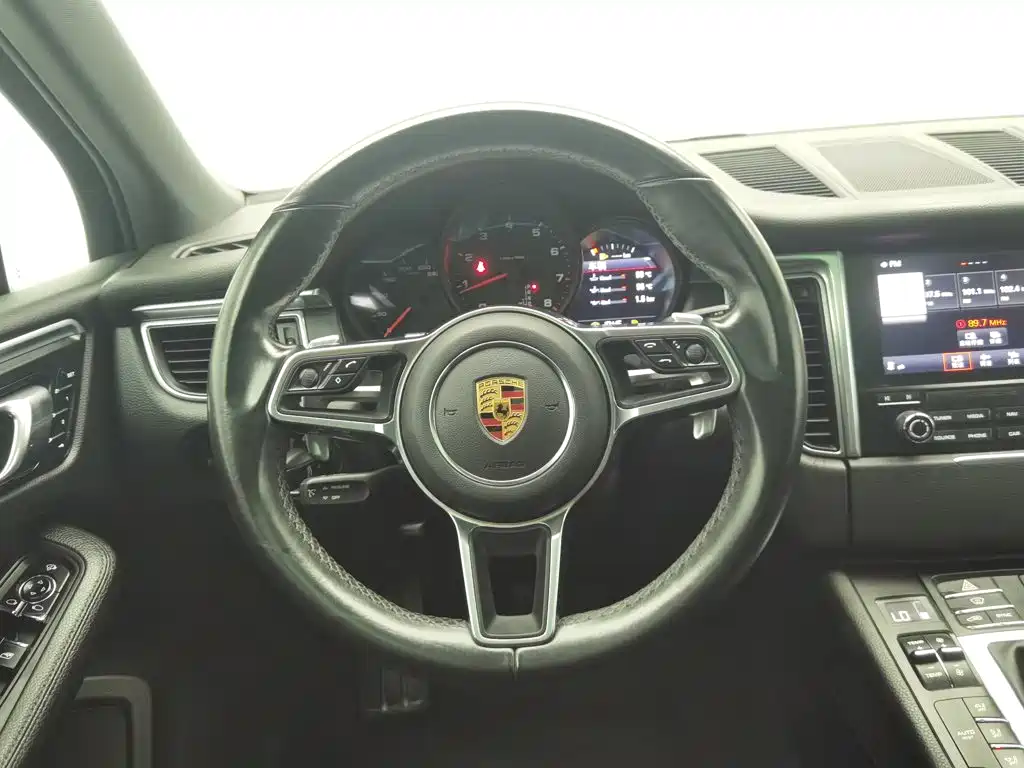 Porsche Macan — миниатюра 11