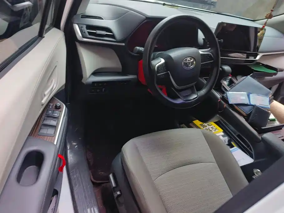 Toyota Sienna — миниатюра 12