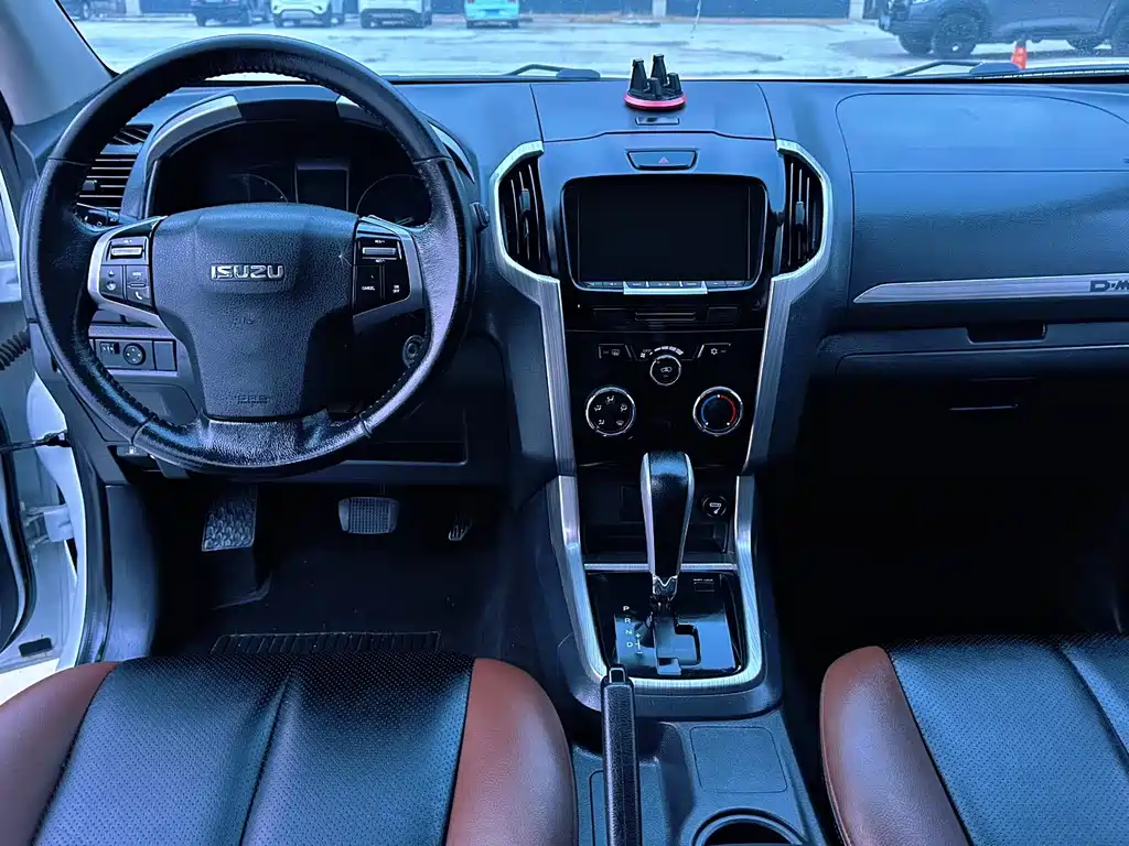 ISUZU D MAX