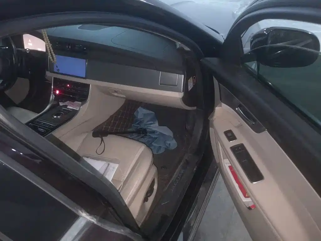 Jaguar XFL — миниатюра 18