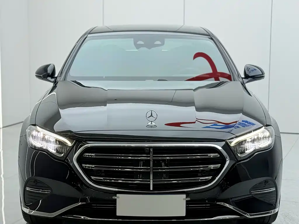 Mercedes-Benz E-Class — миниатюра 3