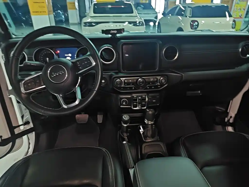Jeep Wrangler PHEV — миниатюра 10