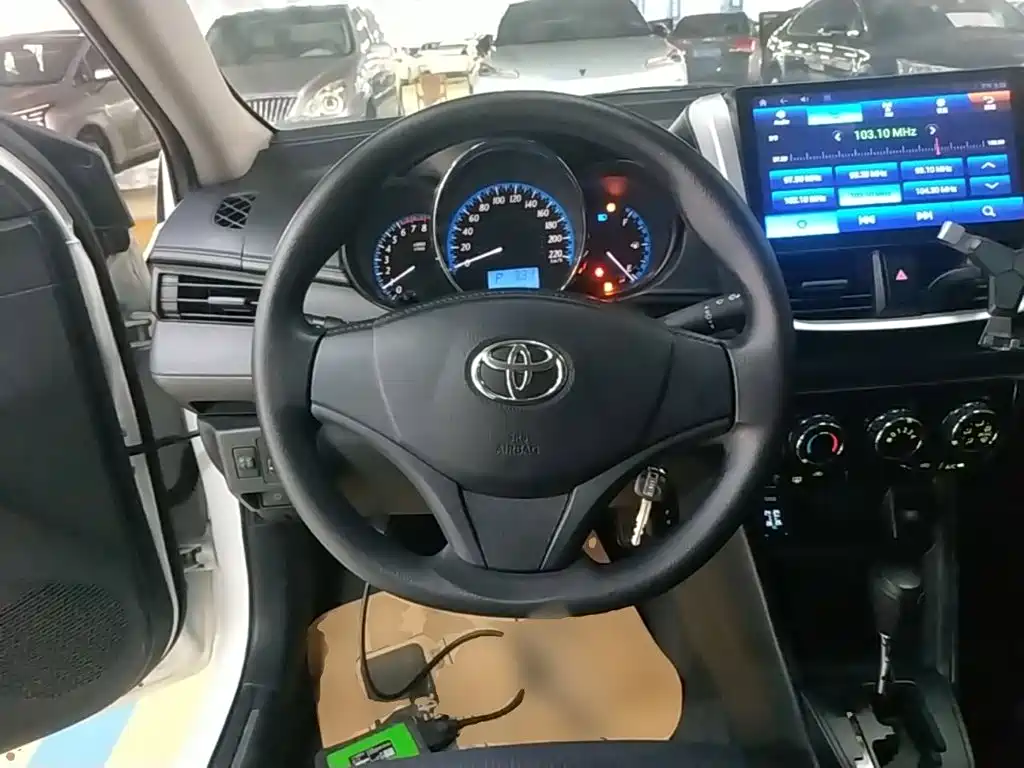 Toyota Yaris L — миниатюра 11