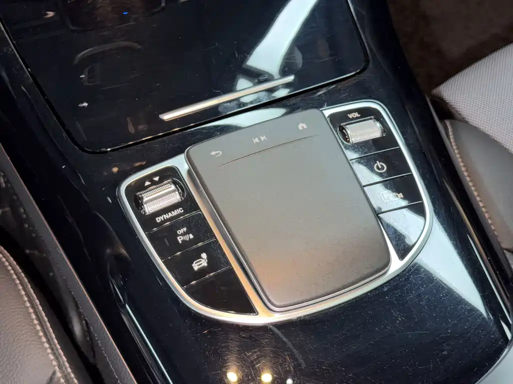 Mercedes-Benz EQC — миниатюра 14