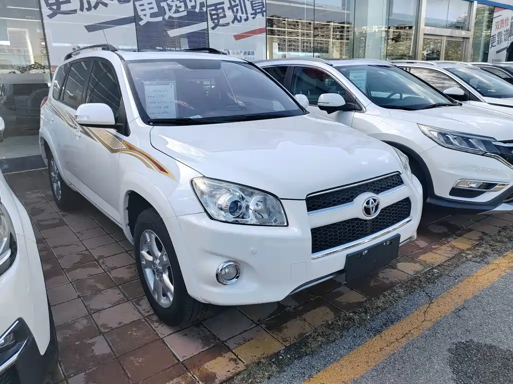 Toyota RAV4 — миниатюра 3