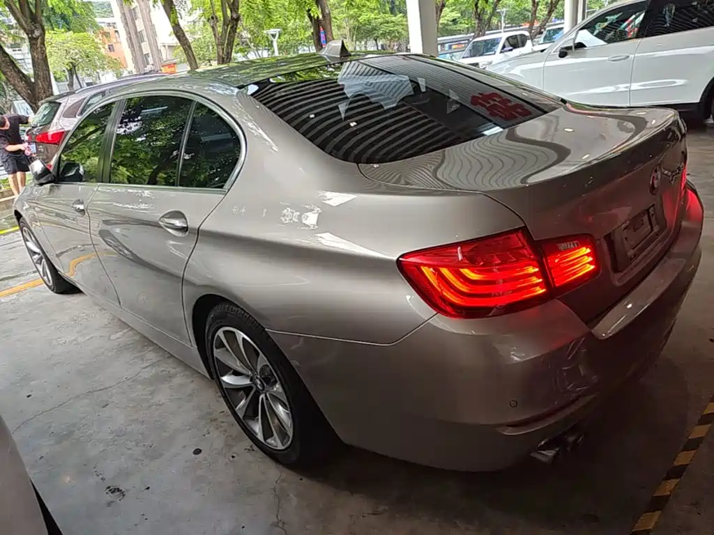 BMW 5 Series — миниатюра 5