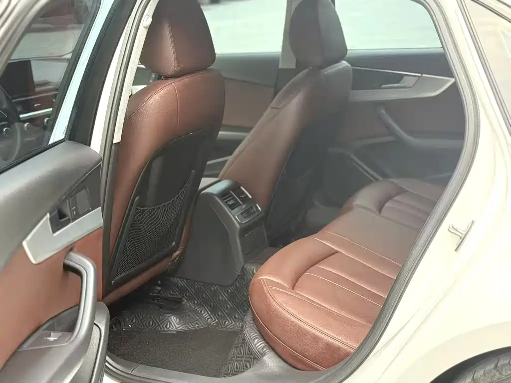Audi A4L 2019 40 TFSI VI