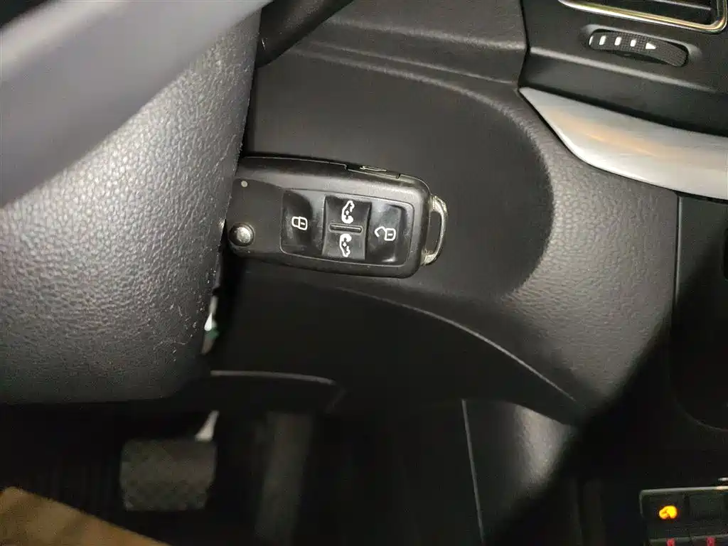 Volkswagen Xia 2016 380TSI 7 мест