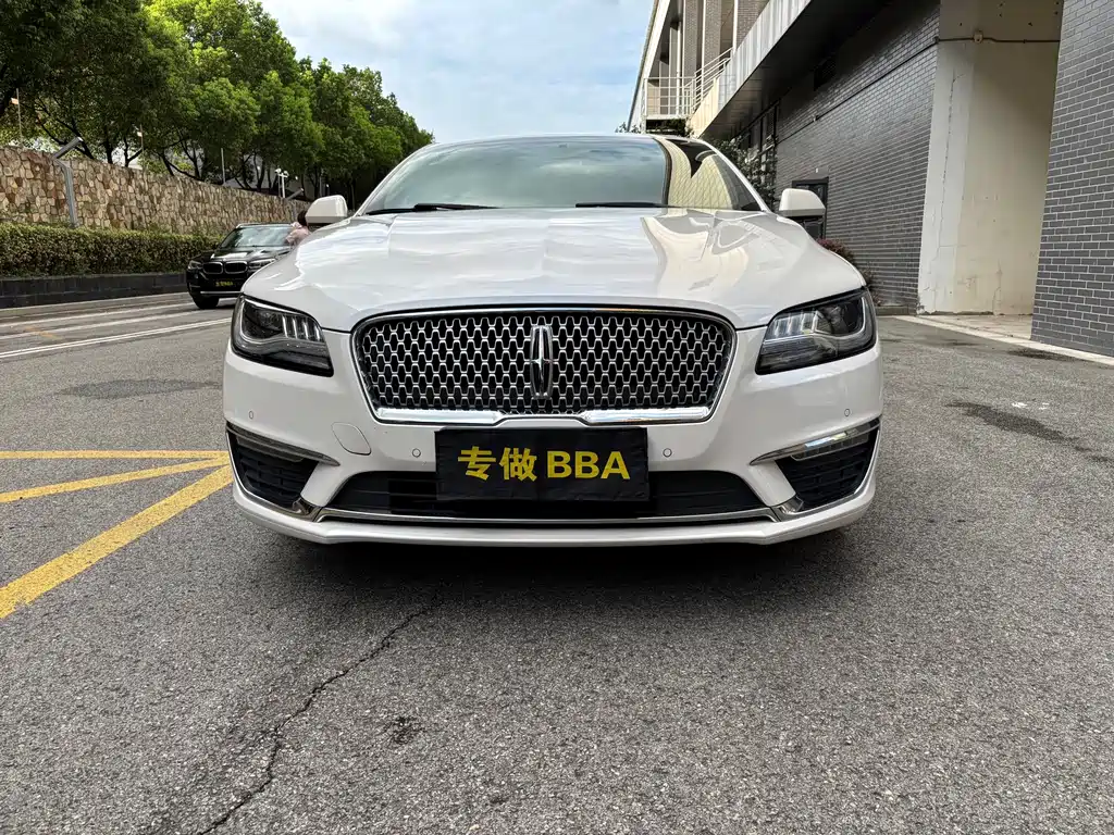 Lincoln MKZ — миниатюра 2