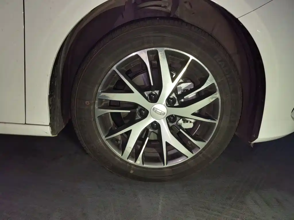 Geely Emgrand — миниатюра 24