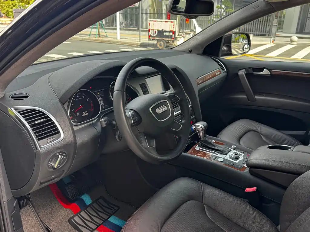 Audi Q7 — миниатюра 12