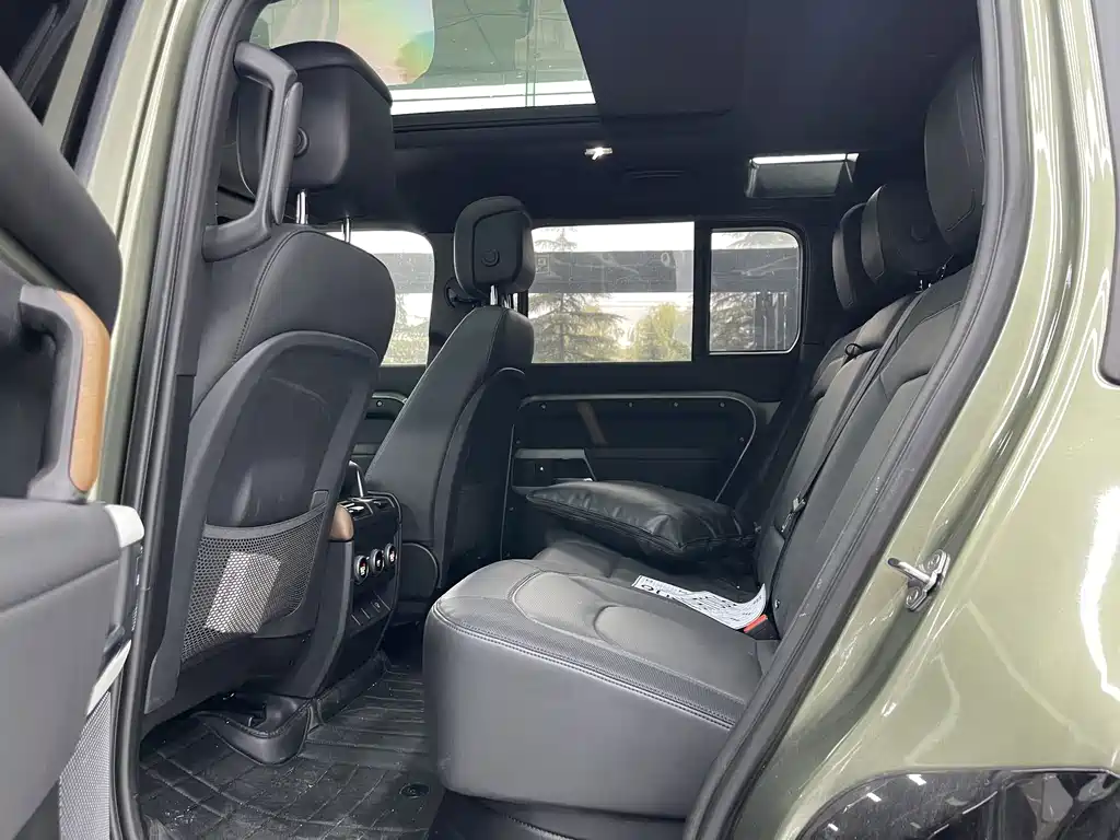 Land Rover Defender — миниатюра 12