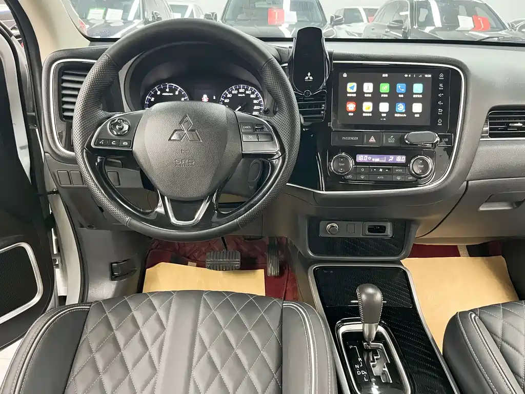 Mitsubishi Outlander — миниатюра 10