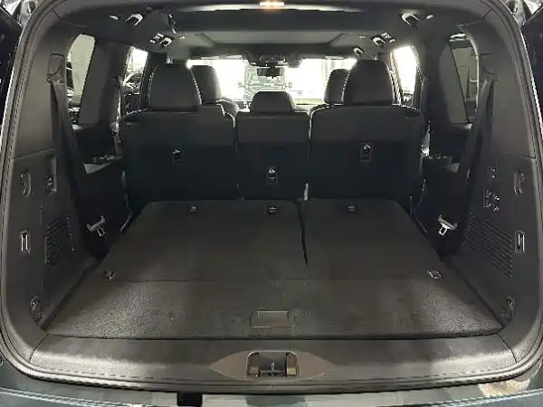 Nissan Patrol — миниатюра 7
