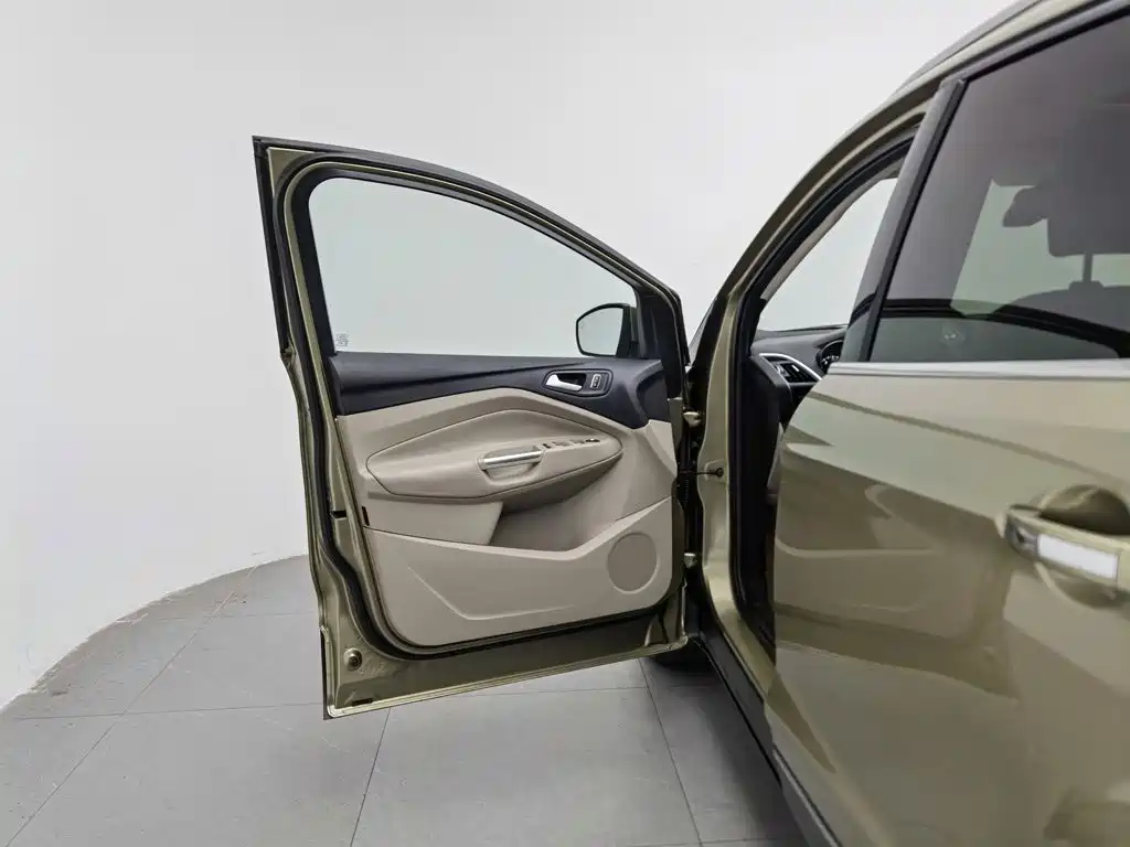 Ford Kuga — миниатюра 8