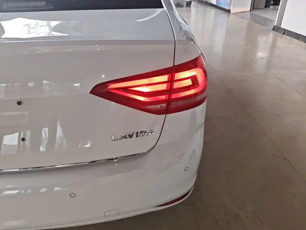Volkswagen Lavida — миниатюра 8