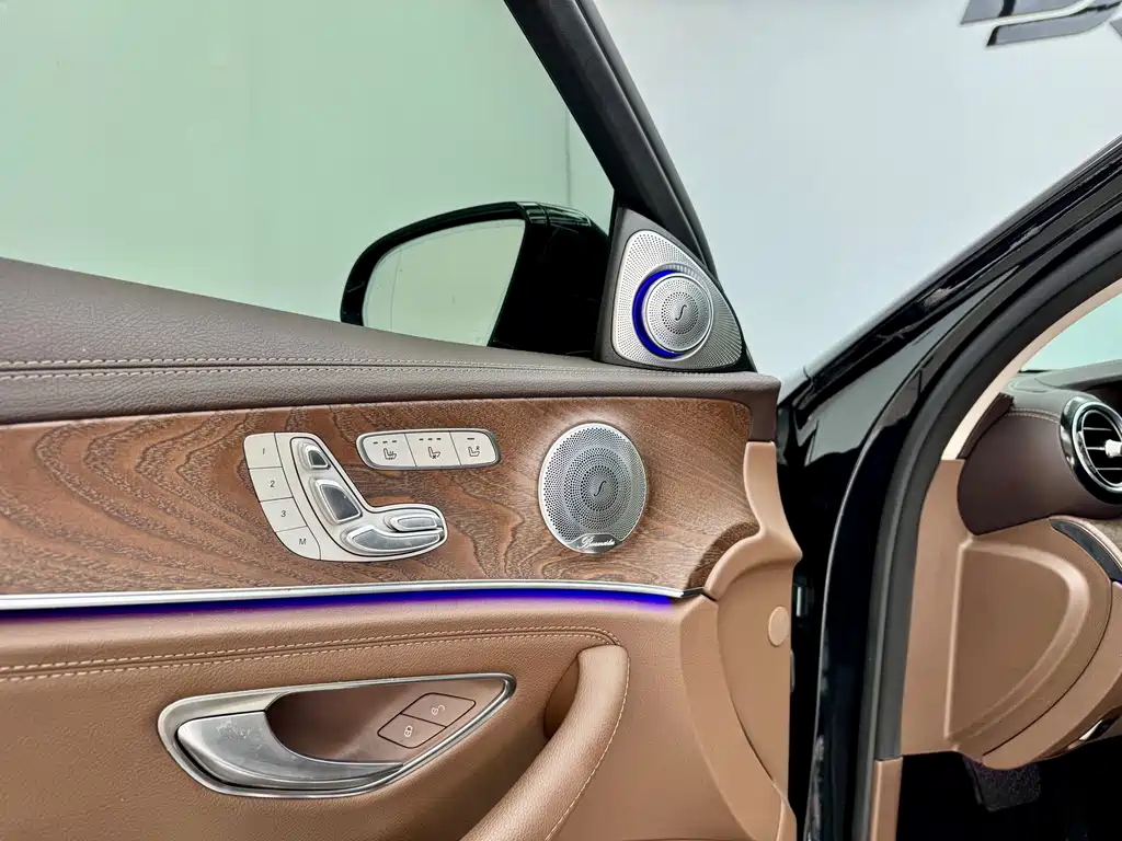 Mercedes-Benz E-Class — миниатюра 10
