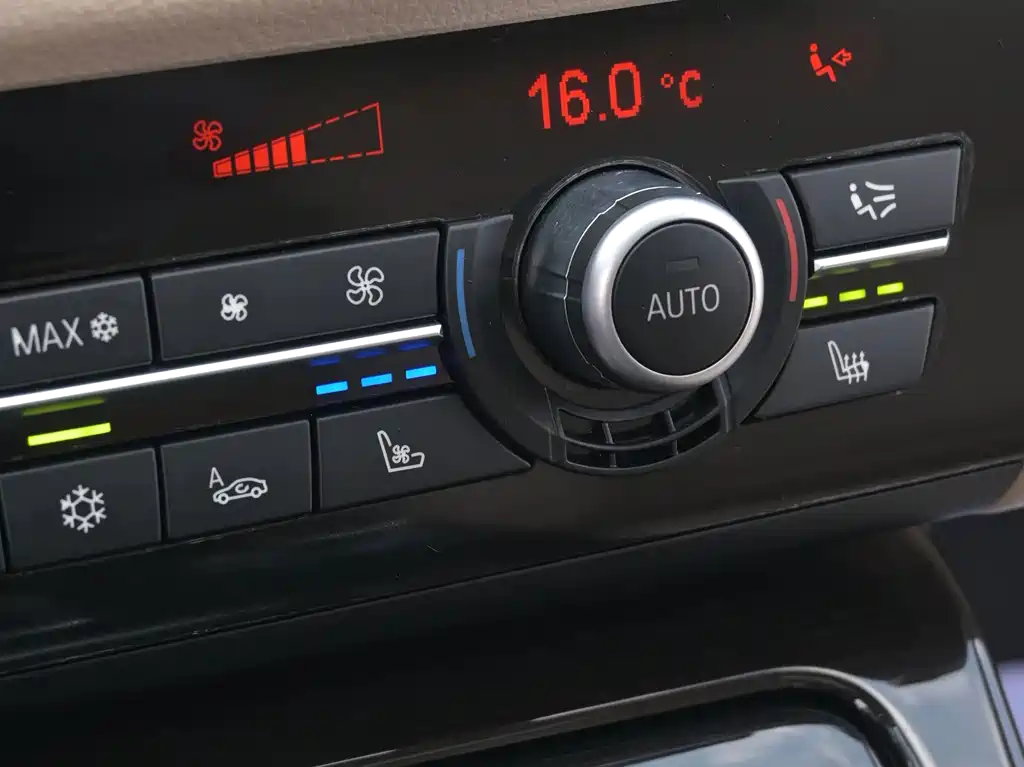 BMW 5 Series — миниатюра 13