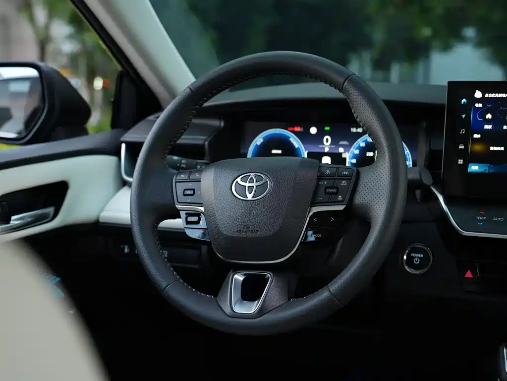Toyota Camry — миниатюра 6