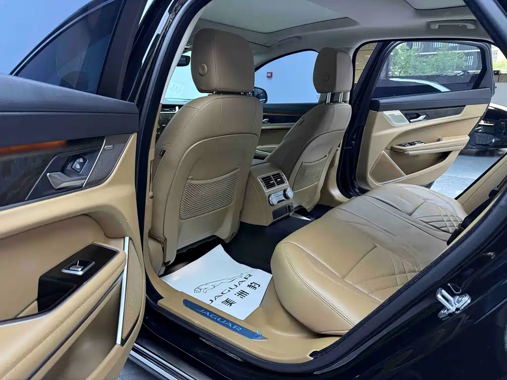 Jaguar XFL 2023 XFL 2.0T P250 Premium Luxury