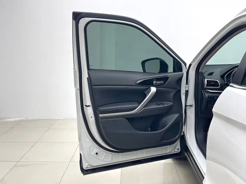 Mitsubishi Eclipse Cross — миниатюра 4