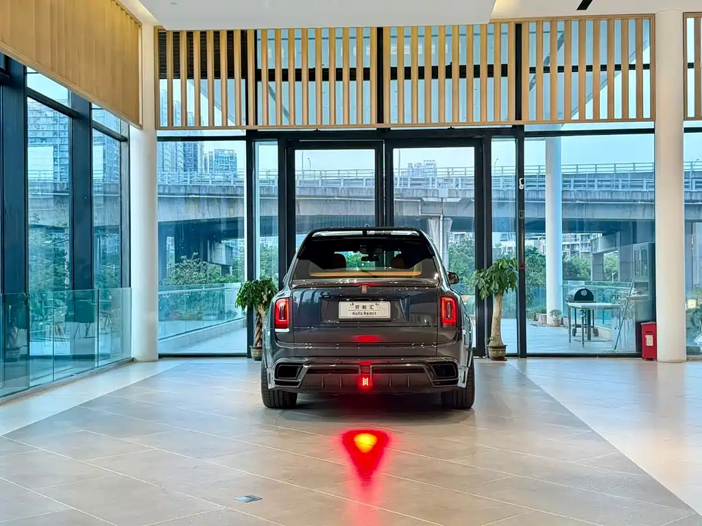 Rolls-Royce Cullinan 2018 мест