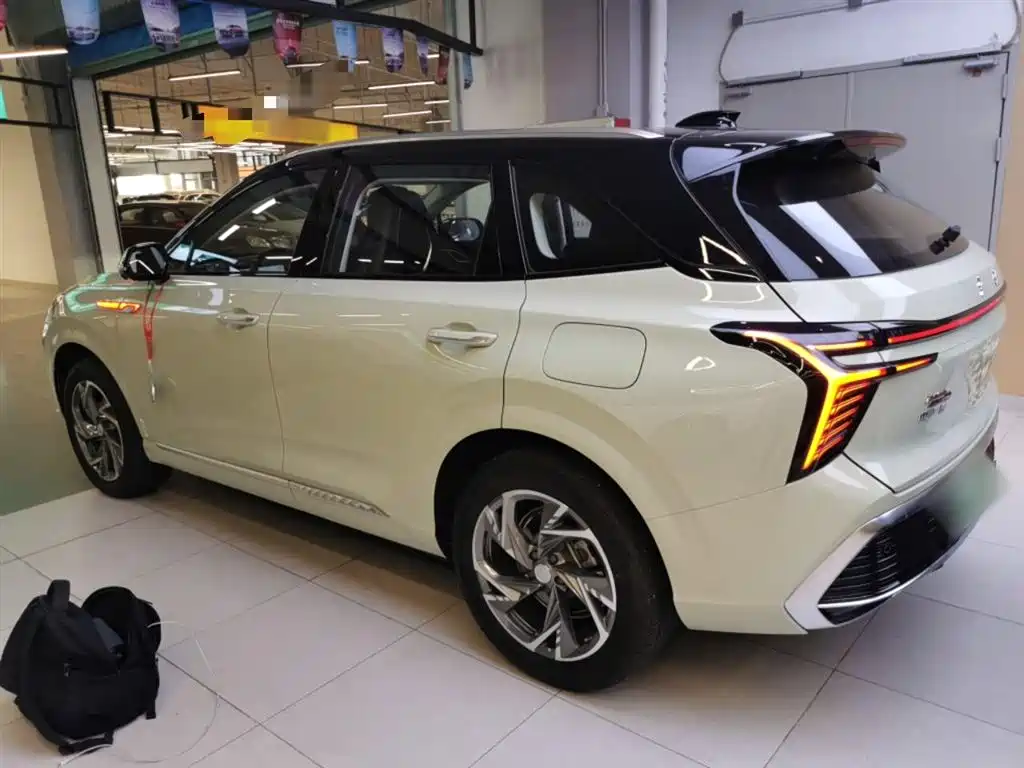 RED FLAG HONGQI HS3 PHEV