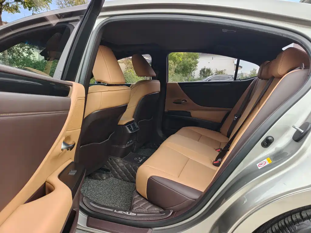 Lexus ES — миниатюра 10