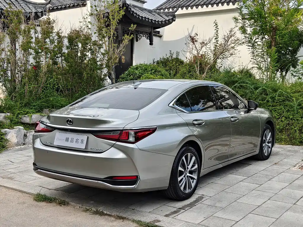 Lexus ES — миниатюра 7