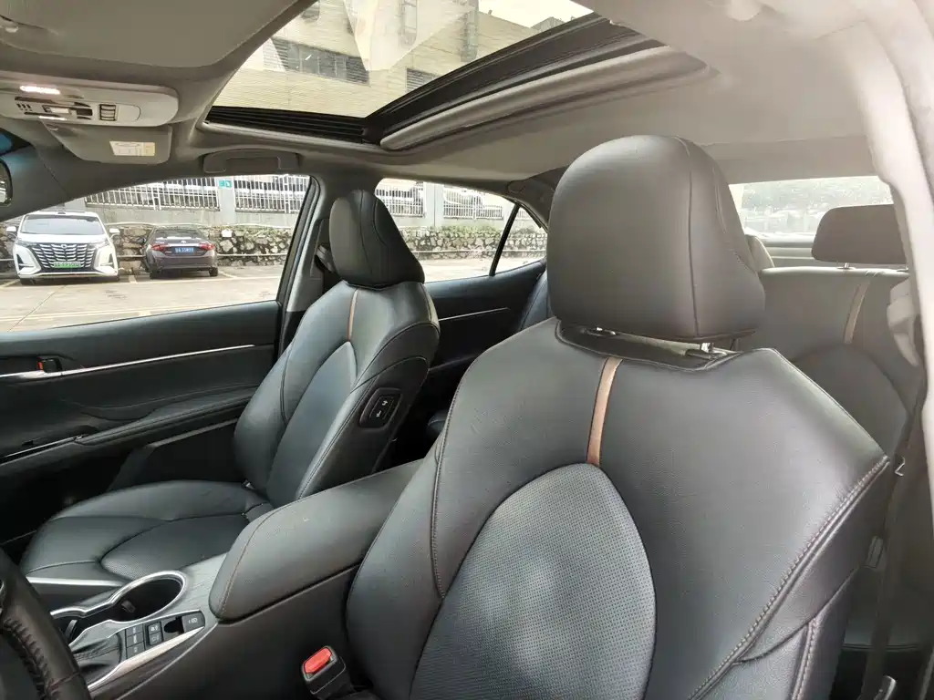 Toyota Camry — миниатюра 11