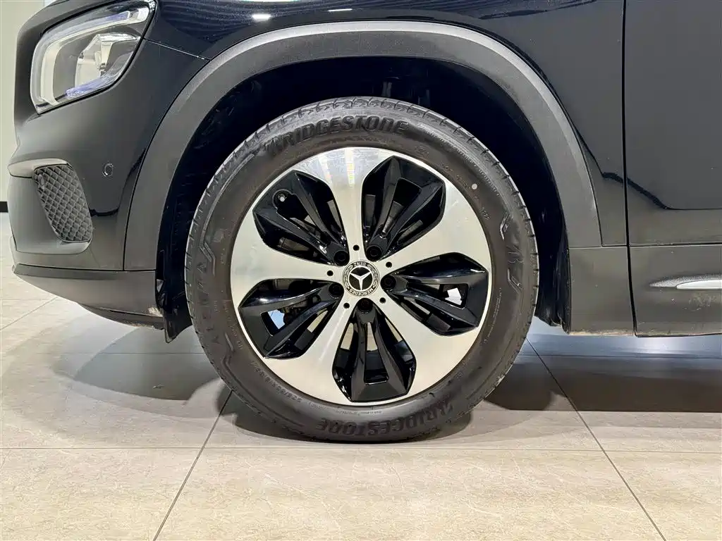MERCEDES-BENZ GLB