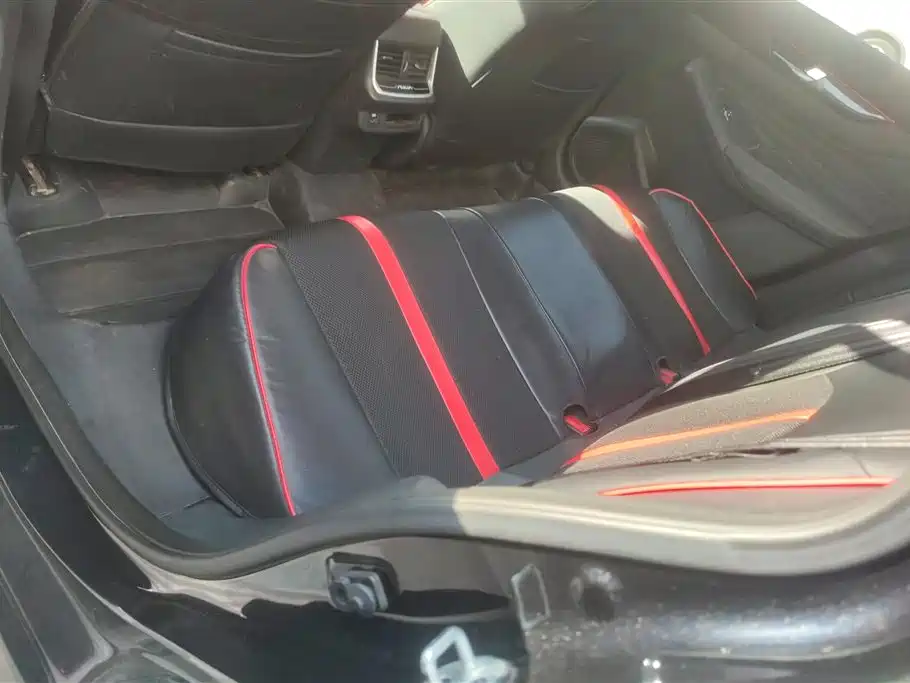 DONGFENG YI HYUN MAX