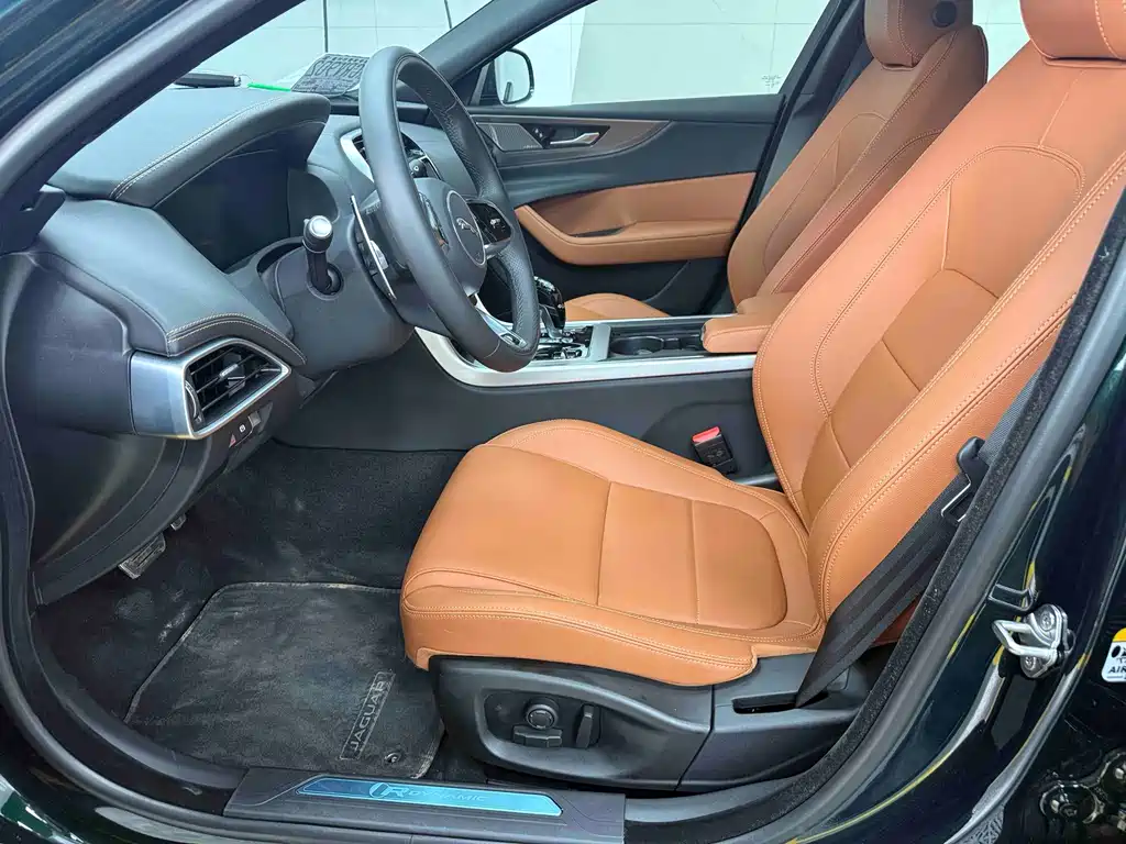 Jaguar XEL 2025 2.0T 250PS R-DYNAMIC 90