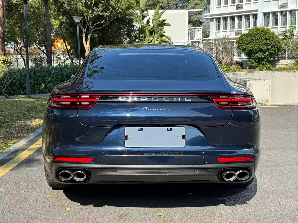 PORSCHE PANAMERA