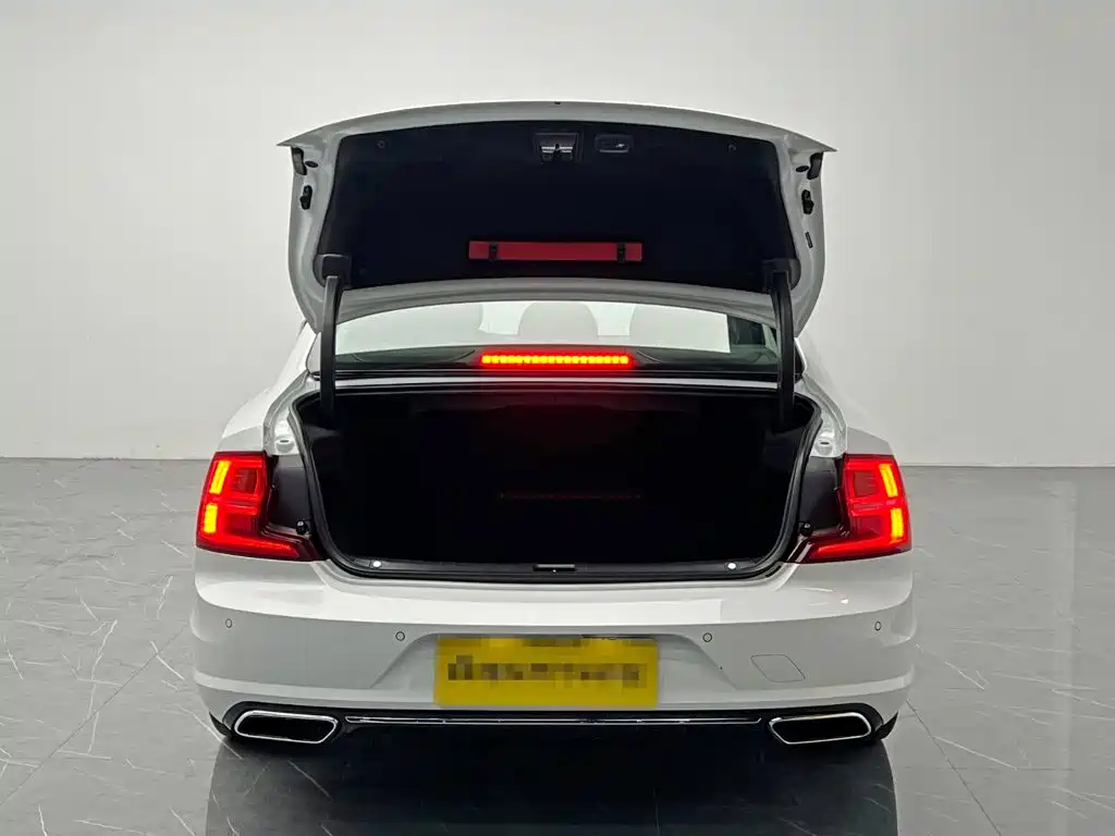 Volvo S90 — миниатюра 11