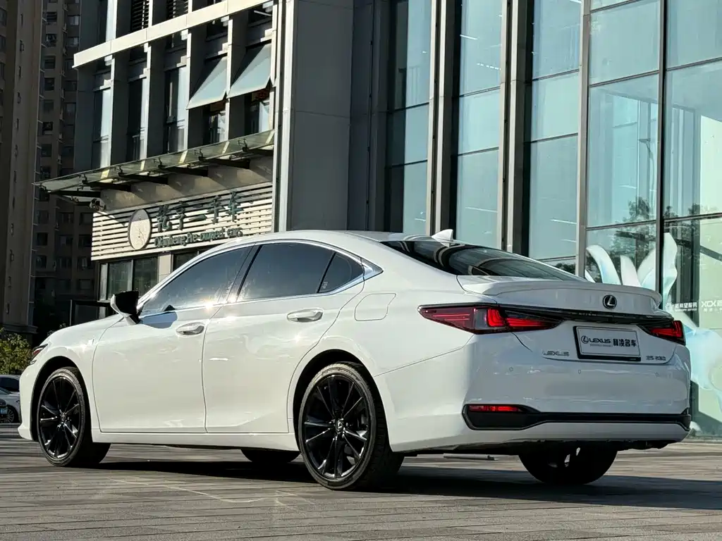 Lexus ES — миниатюра 4
