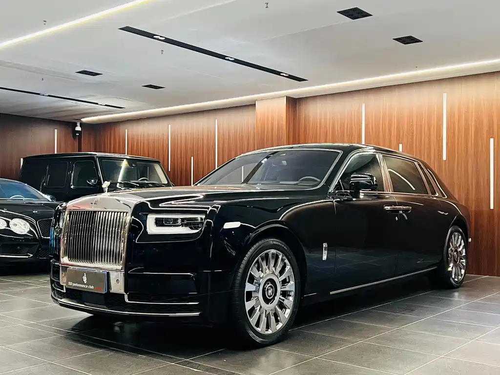 ROLLS-ROYCE PHANTOM