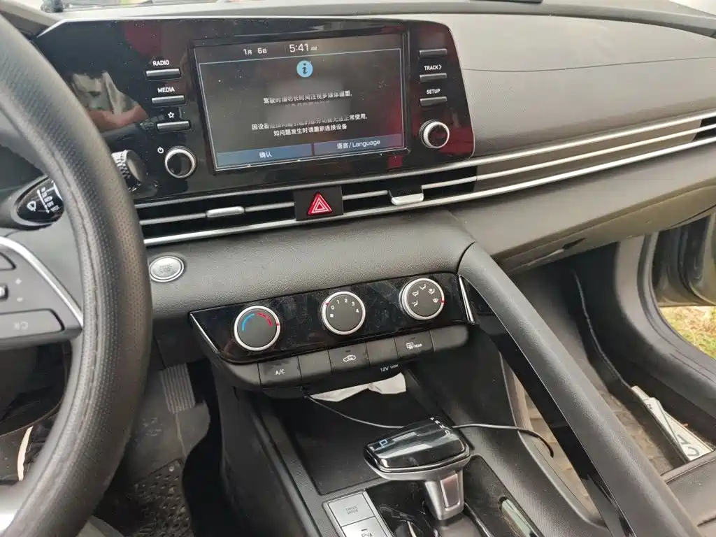 Hyundai Elantra — миниатюра 6