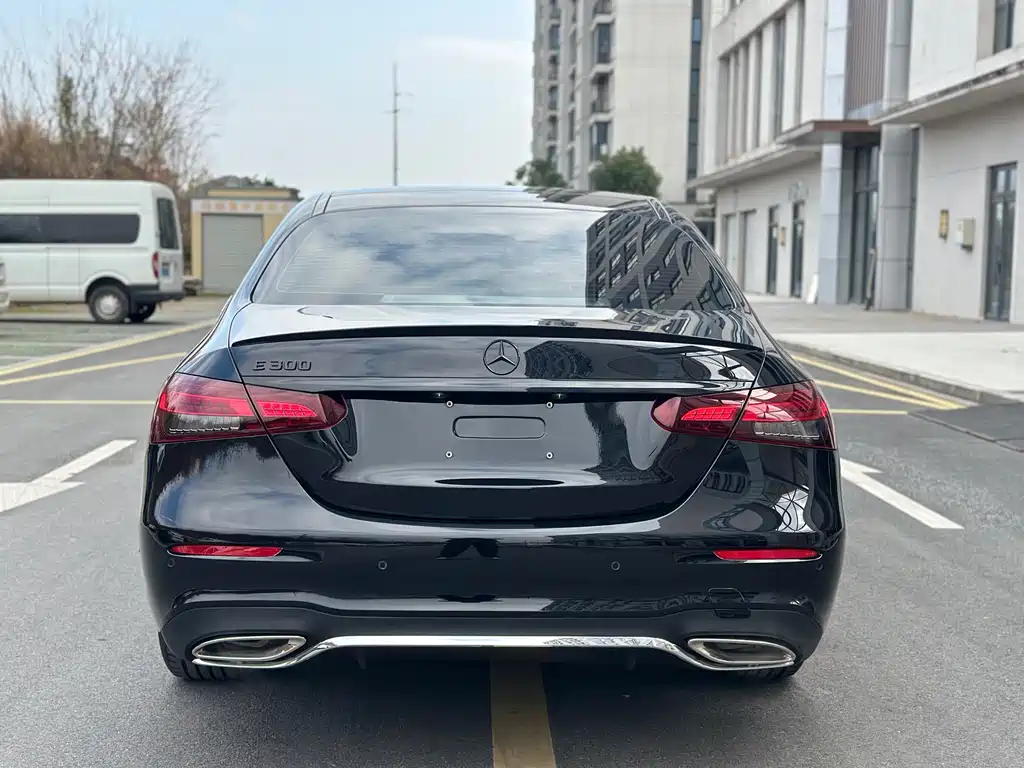 MERCEDES-BENZ E CLASS