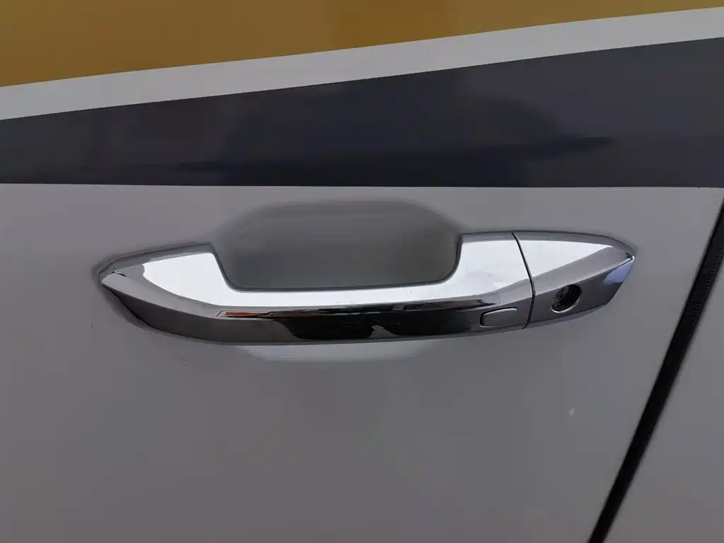 SAIC MAXUS CHASE T70