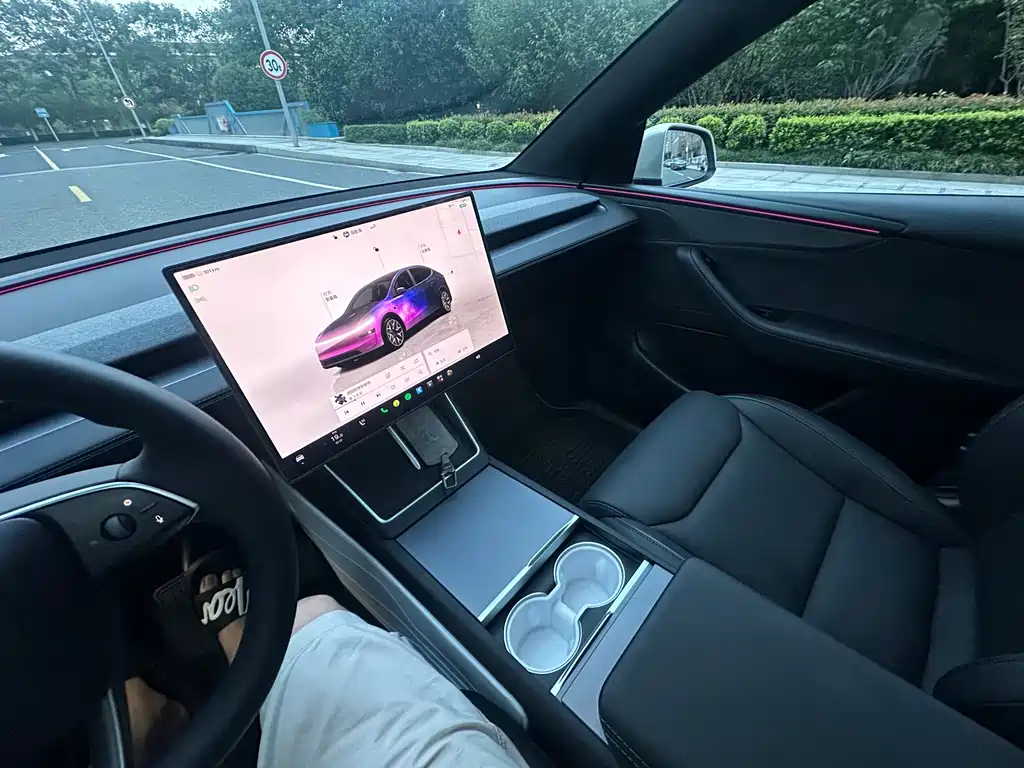 Tesla Model Y L — миниатюра 11