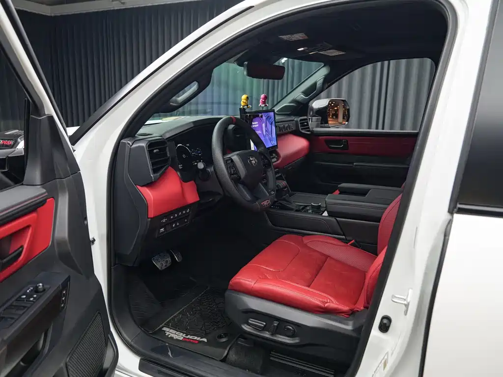 Toyota Sequoia — миниатюра 13