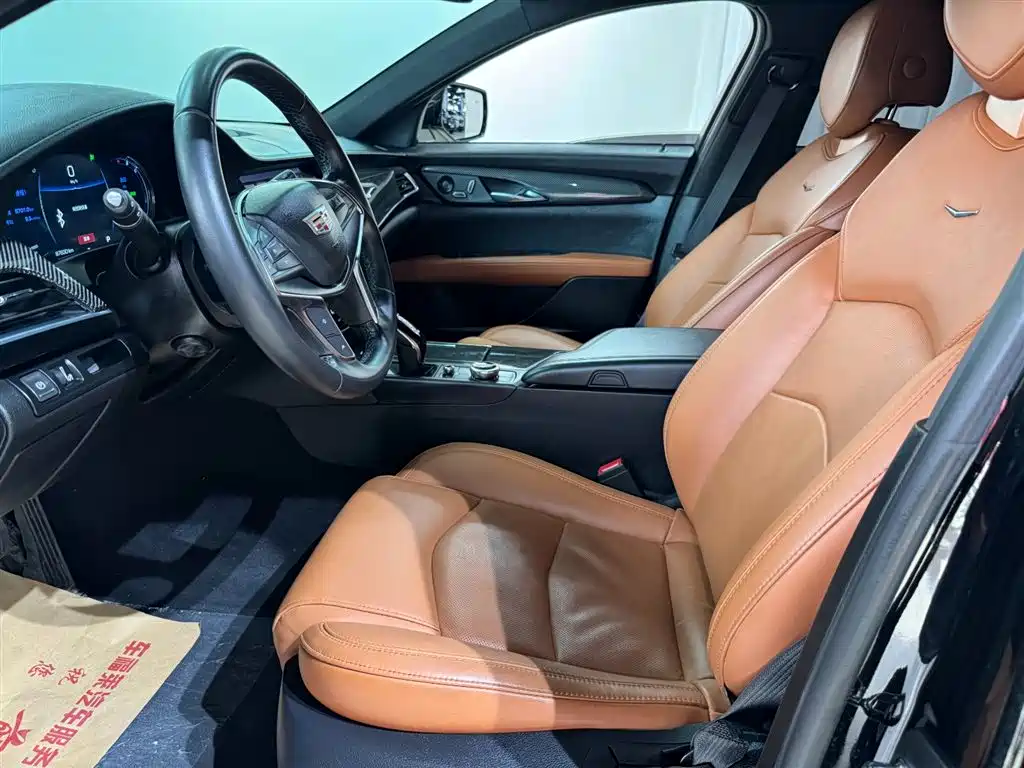 Cadillac CT6 - фото 17