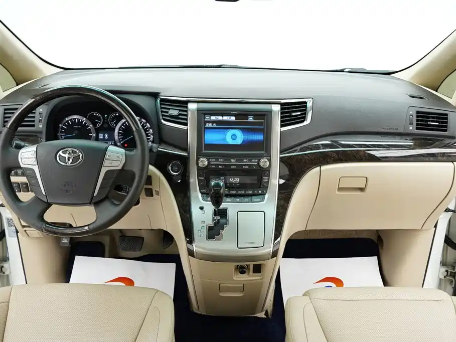 Toyota Alphard — миниатюра 27