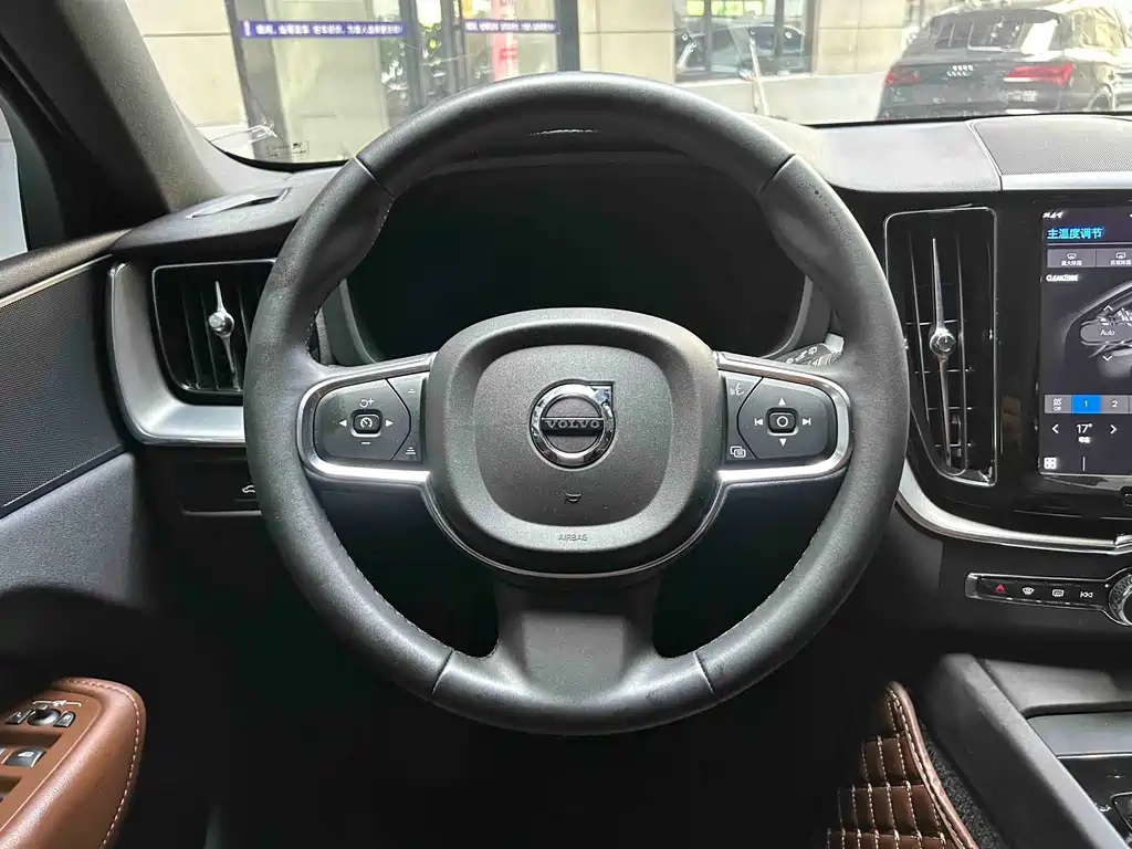 Volvo XC60 — миниатюра 9